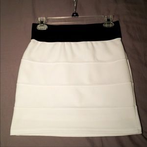 G by GUESS White Skirt with Black band, XS